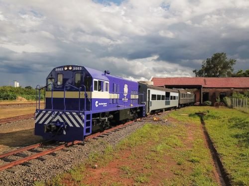 Trem da República entre Itu e Salto