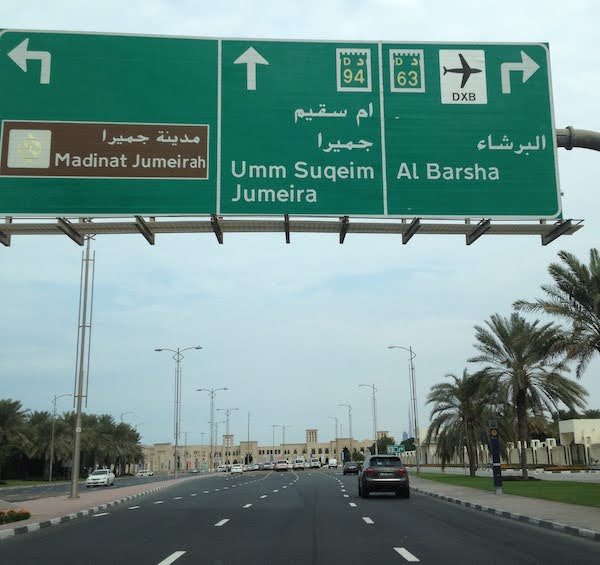 placa de transito em Dubai