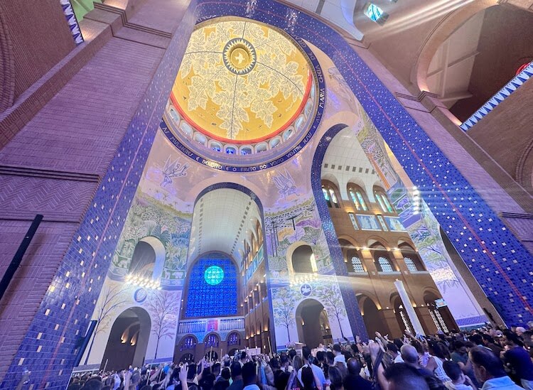 Por dentro da Basilica de Nossa Senhora Aparecida