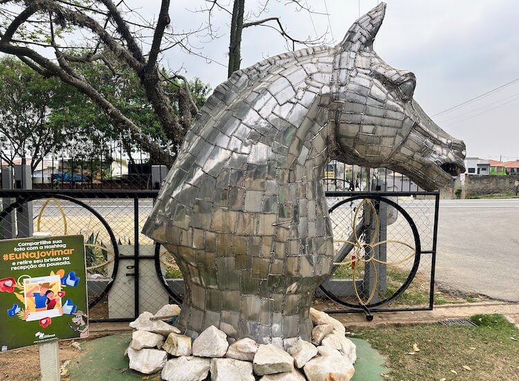 Pousada Jovimar_escultura Gilmar Pinna