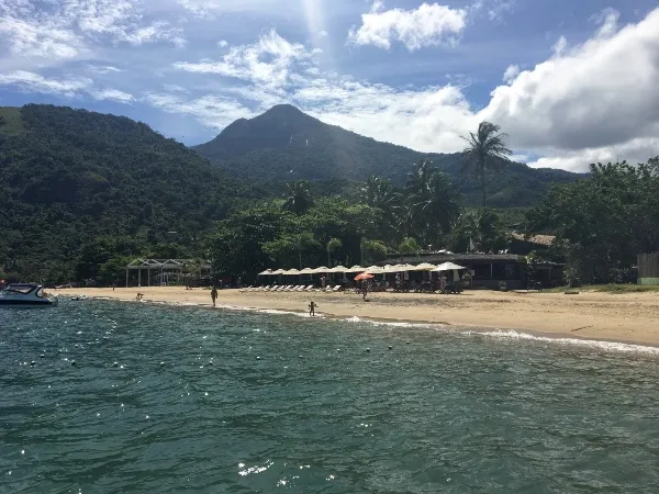 Praia do Viana é urbana e tem águas claras, mornas e tranquilas. É ideal  para crianças e quem busca tranquilidade. - Picture of Ilhabela, State of  Sao Paulo - Tripadvisor